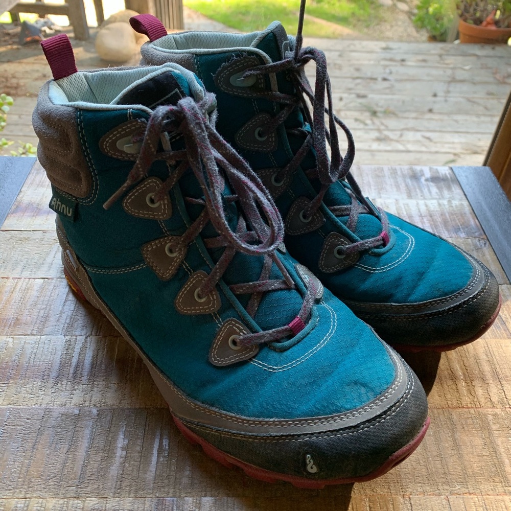 Ahnu teal hiking boots *like new* size 9
